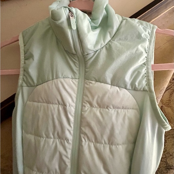 Lululemon Down For It All Running Vest Mint Green SZ 2 Excellent Condition - Picture 6 of 12